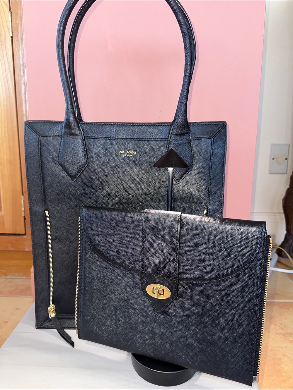 ✨ Henri Bendel Saffiano Black Leather • Zip off Tablet Case • Collector • Rare - Picture 2 of 16
